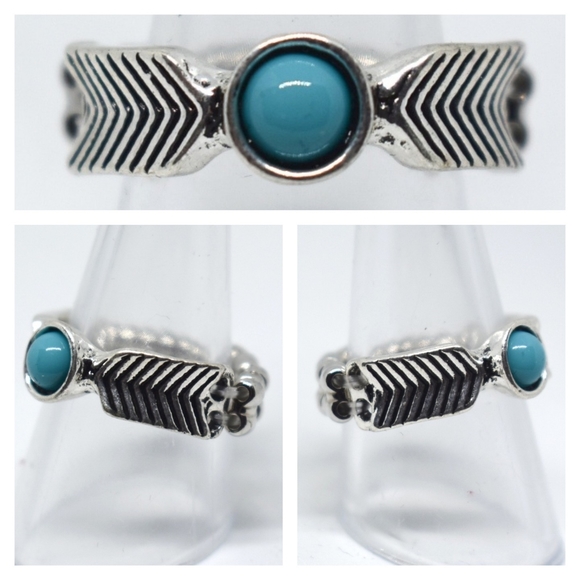 Jewelry - NWOT Turquoise arrow ring